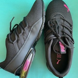 Women’s puma black sneakers